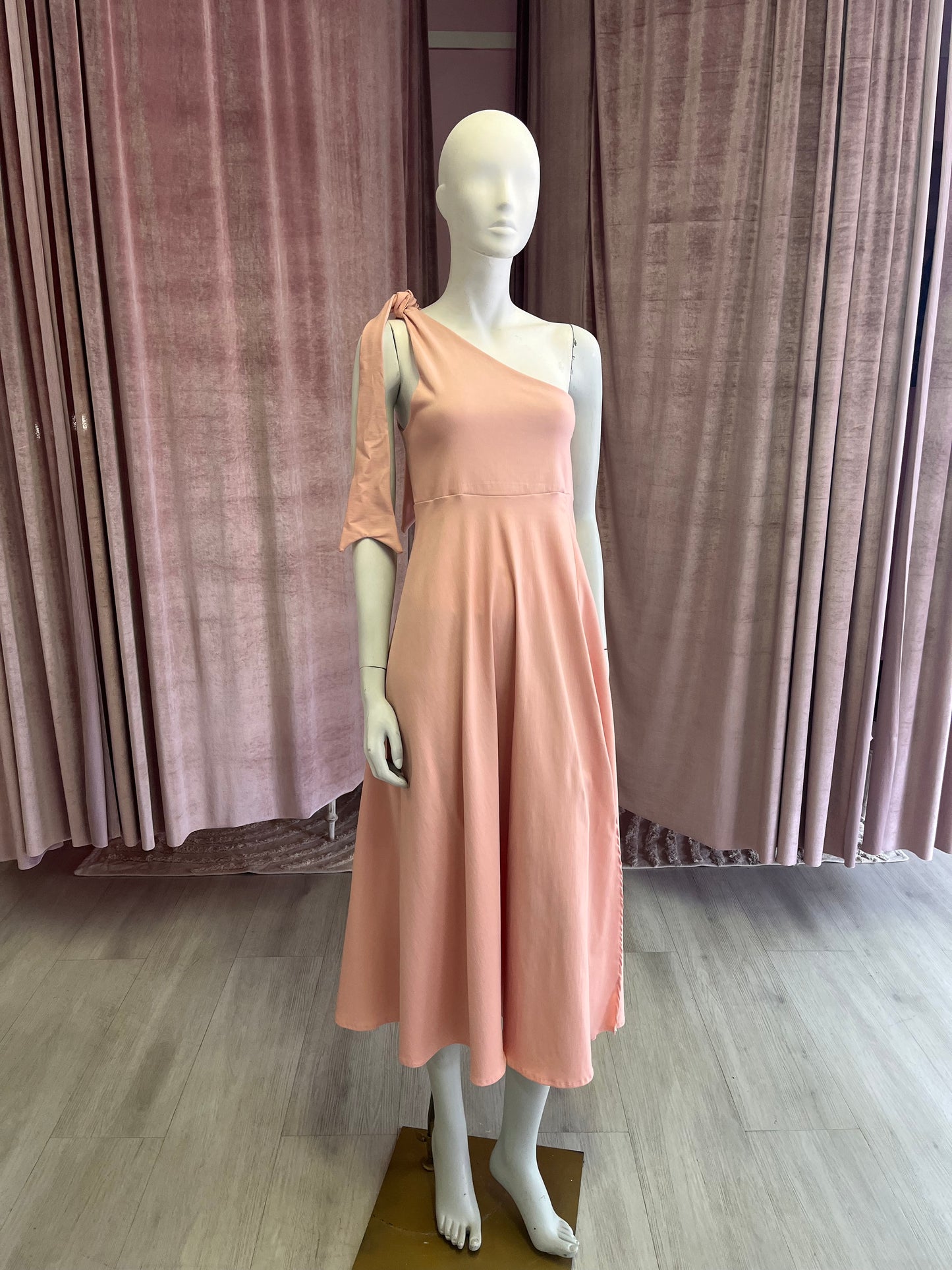 Kyle one-shoulder in Coral
